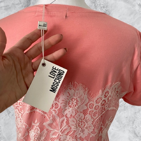 ɴᴡᴛ ᴍᴏꜱᴄʜɪɴᴏ ʙᴀʀʙɪᴇ ɢʀᴀᴘʜɪᴄ ᴛ-ꜱʜɪʀᴛ ᴅʀᴇꜱꜱ - Picture 8 of 11